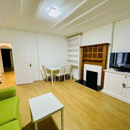 Luxury 2 Bed House With Parking, 5 Min Walk To Station & Ldo Londres Exterior foto