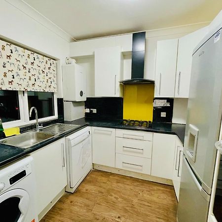 Luxury 2 Bed House With Parking, 5 Min Walk To Station & Ldo Londres Exterior foto
