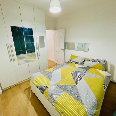 Luxury 2 Bed House With Parking, 5 Min Walk To Station & Ldo Londres Exterior foto