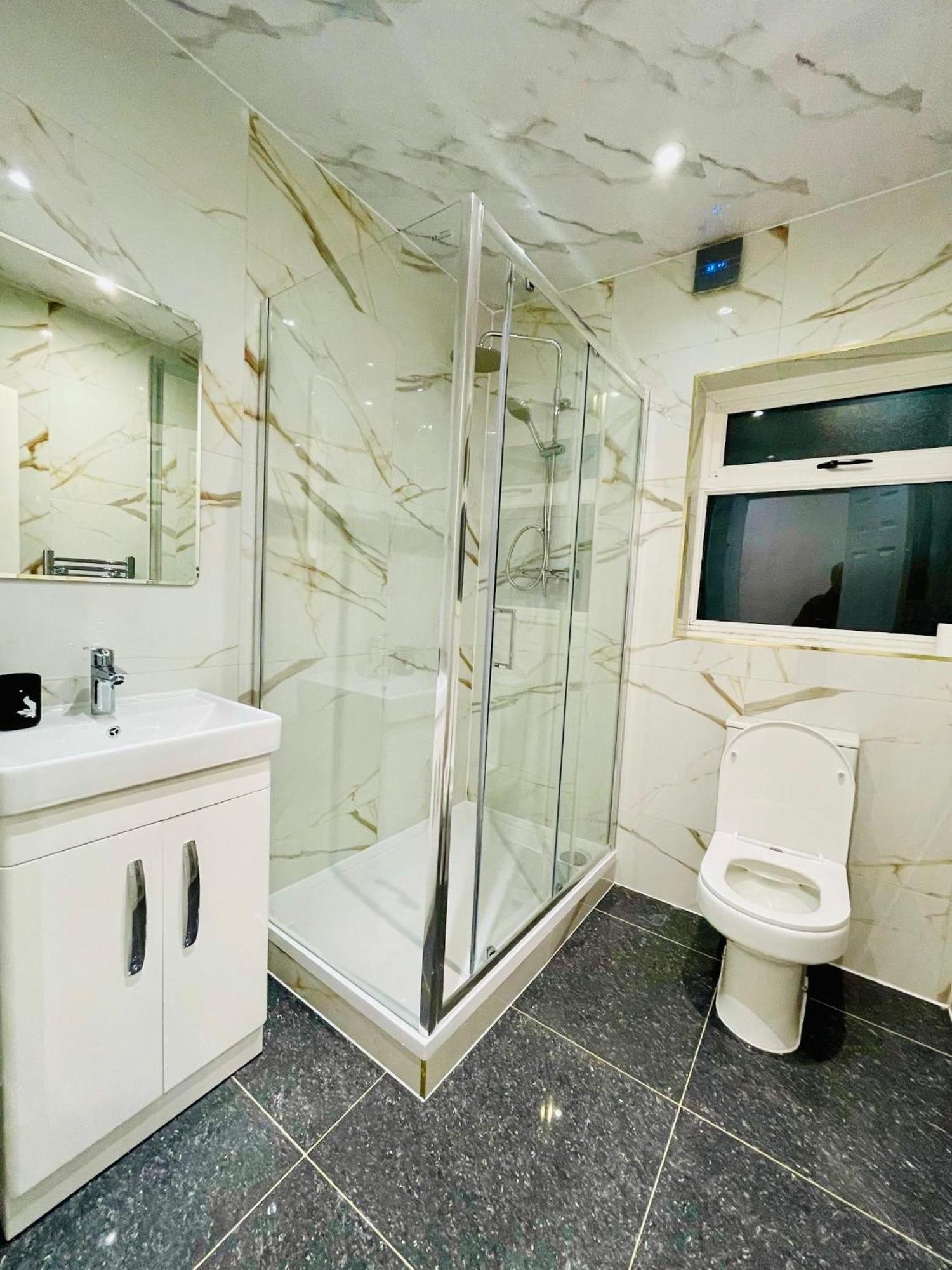 Luxury 2 Bed House With Parking, 5 Min Walk To Station & Ldo Londres Exterior foto