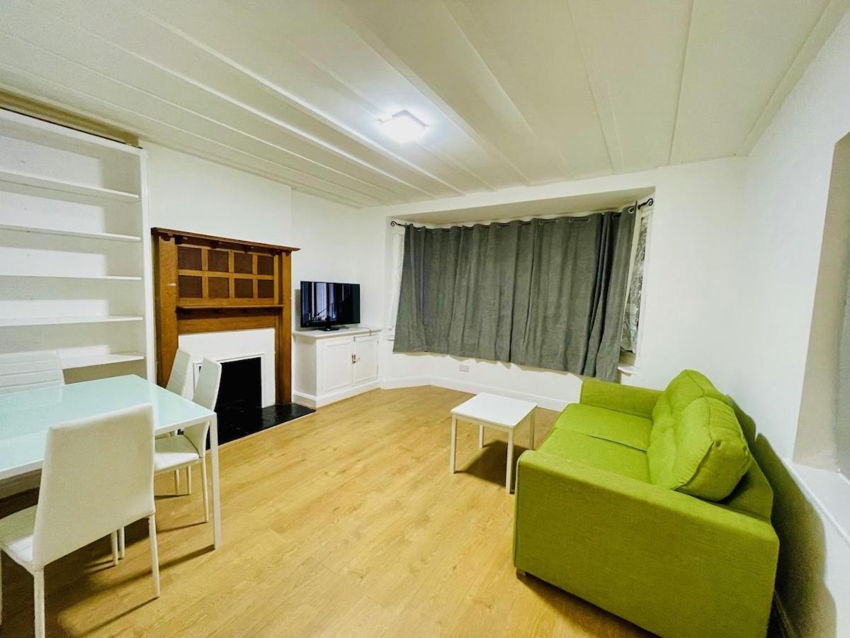 Luxury 2 Bed House With Parking, 5 Min Walk To Station & Ldo Londres Exterior foto