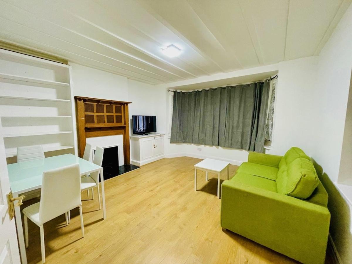 Luxury 2 Bed House With Parking, 5 Min Walk To Station & Ldo Londres Exterior foto
