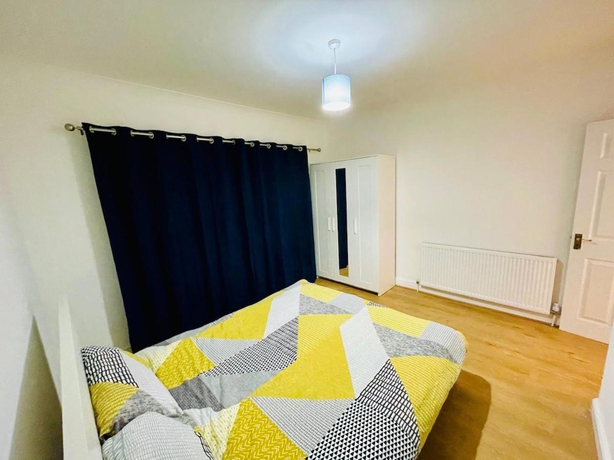 Luxury 2 Bed House With Parking, 5 Min Walk To Station & Ldo Londres Exterior foto
