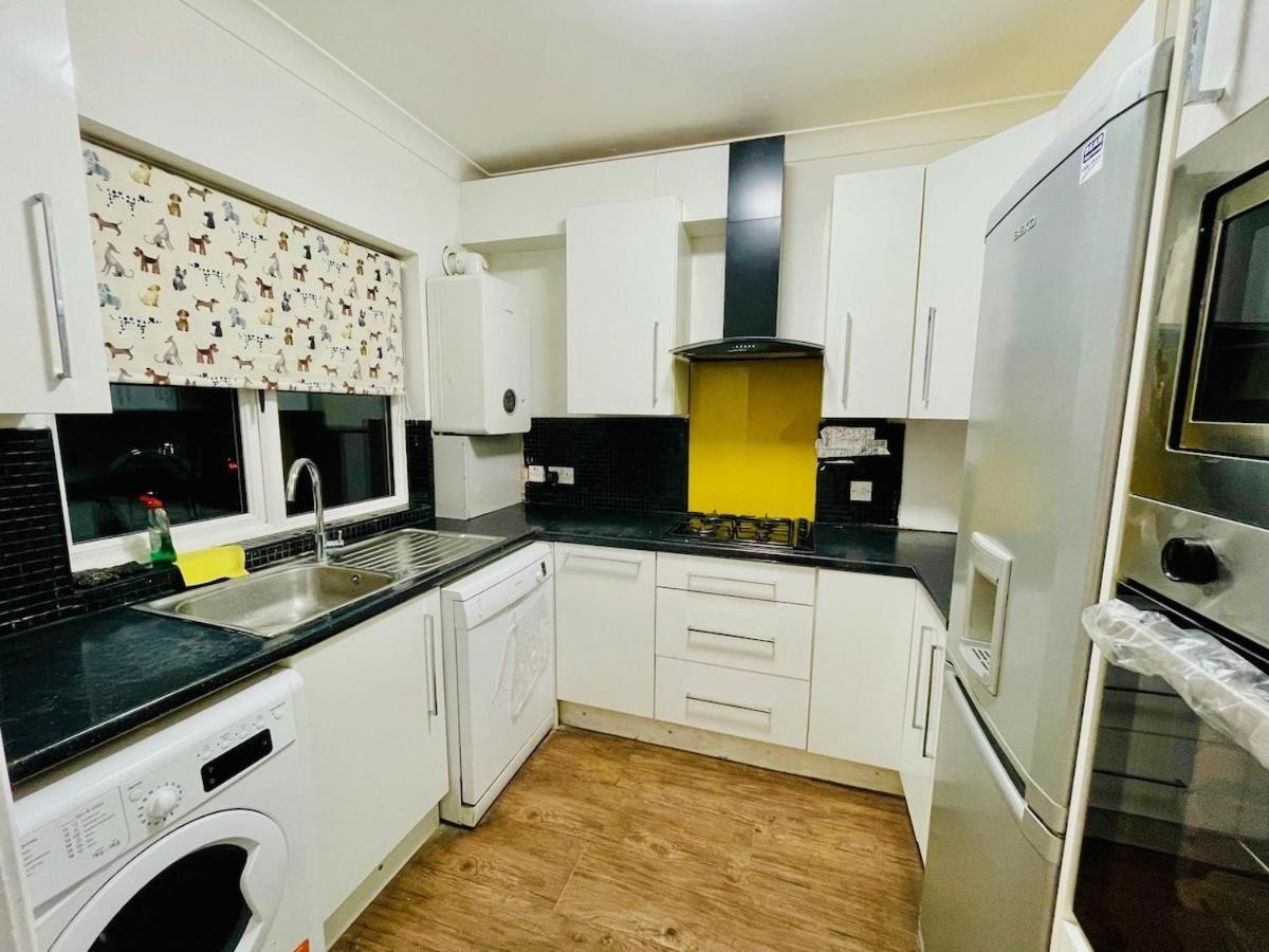 Luxury 2 Bed House With Parking, 5 Min Walk To Station & Ldo Londres Exterior foto