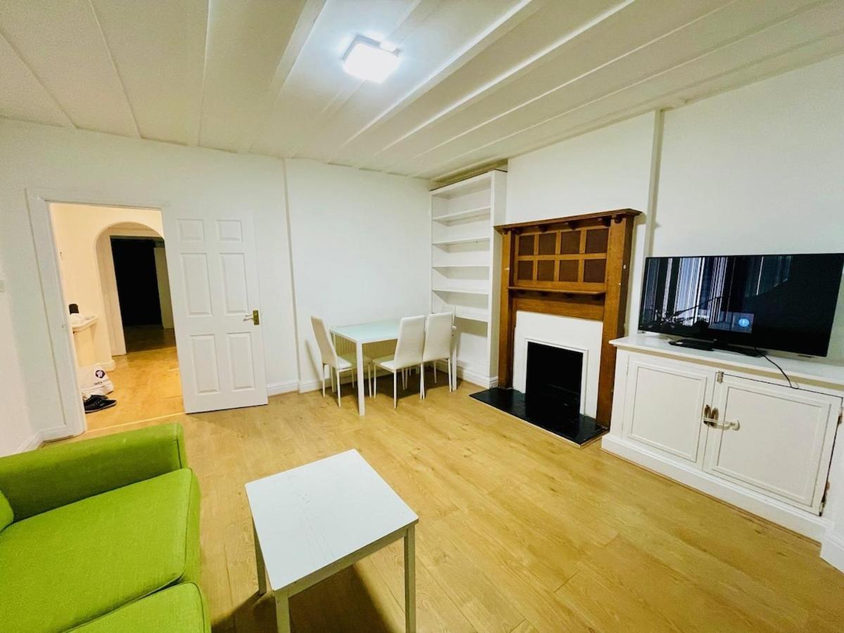 Luxury 2 Bed House With Parking, 5 Min Walk To Station & Ldo Londres Exterior foto